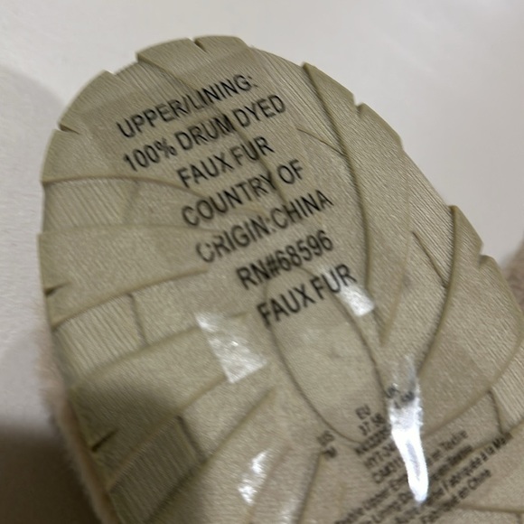 DKNY Tan Plush Slide Slippers New - Picture 6 of 8